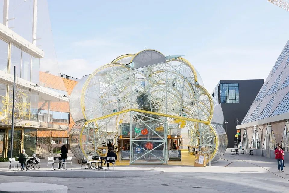 極簡(jiǎn)超輕，ETFE膜結(jié)構(gòu)“泡泡食堂”