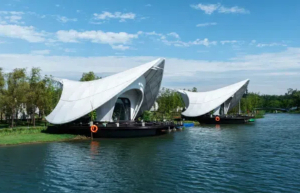 輕盈結(jié)構(gòu)展現(xiàn)自然秩序--圩美磨灘萌鳥營(yíng)地